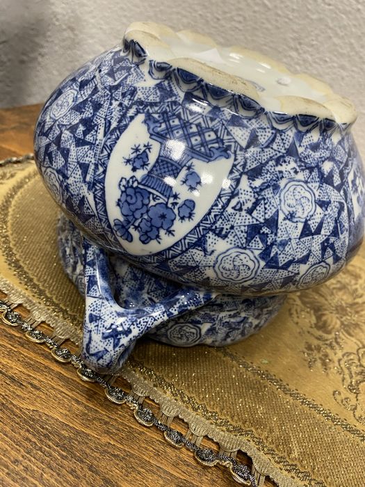 Английска порцеланова кашпа с маркировка