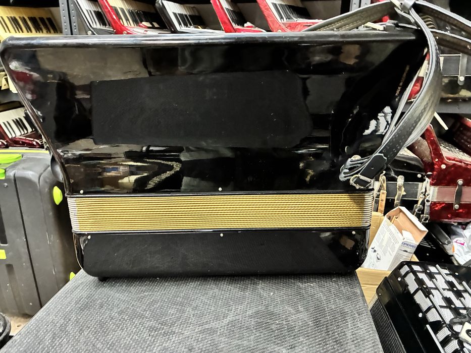 Acordeon Hohner Verdi 3 cu 120 de basi