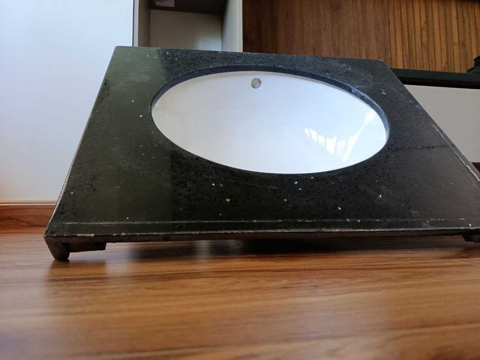 Раковиина вмонтированная в акриловую столешницу