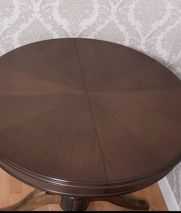 Срочно !!! Продам стол для гостиной.. дерево