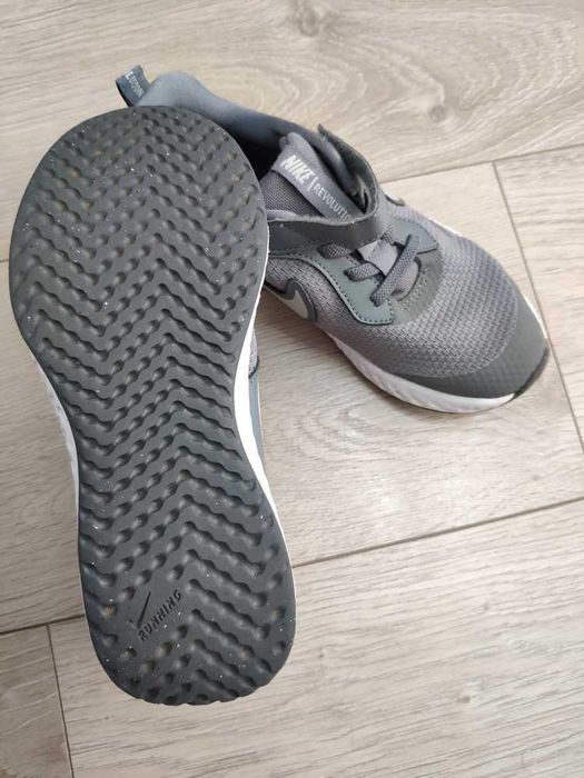 NIKE Revolution, №33