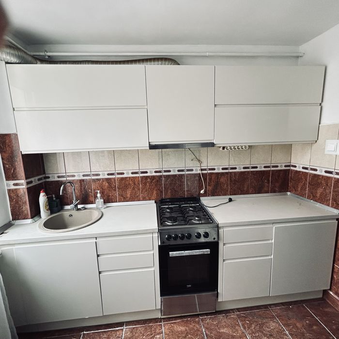 Mobilier bucatarie +hol +masă !