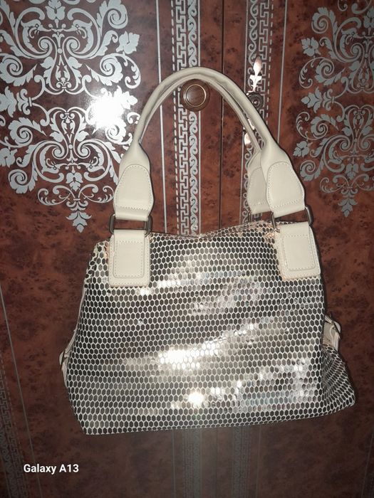 Ayollar sumkasi yangiiii  srochna sotiladi