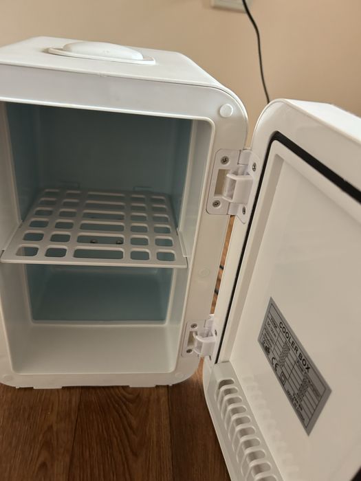 Продам минихолодильник для косметики