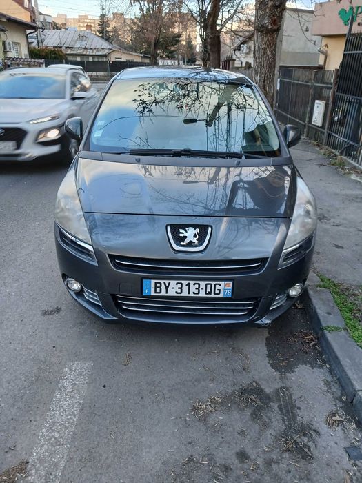 Vând Peugeot 5008