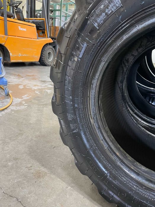 Шины для JCB\комплект шин JCB