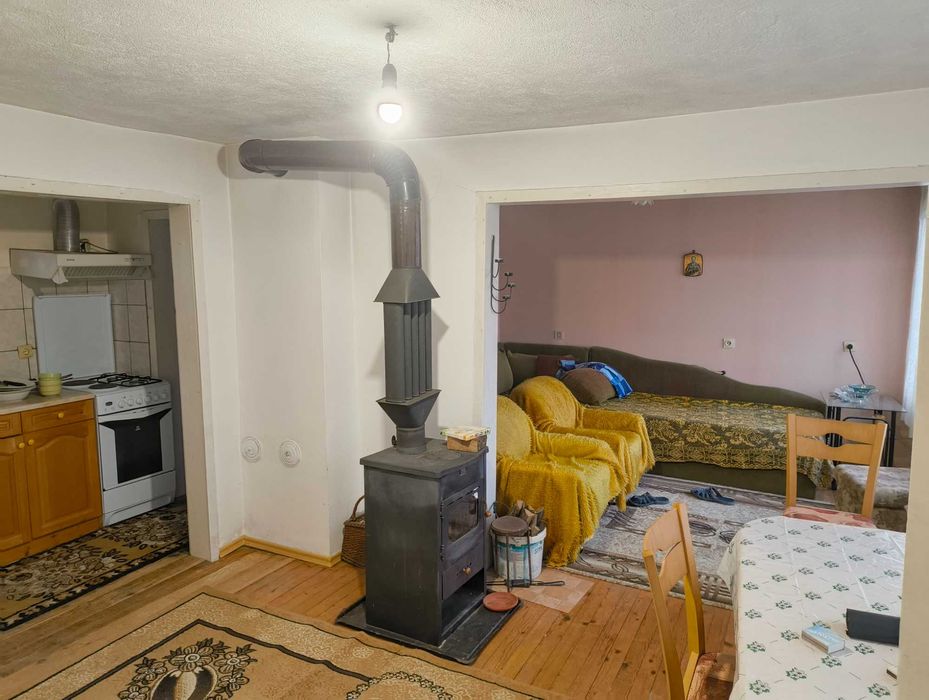 Продава се къща с голям двор и постройки в с. Ловнидол, общ. Севлиево!