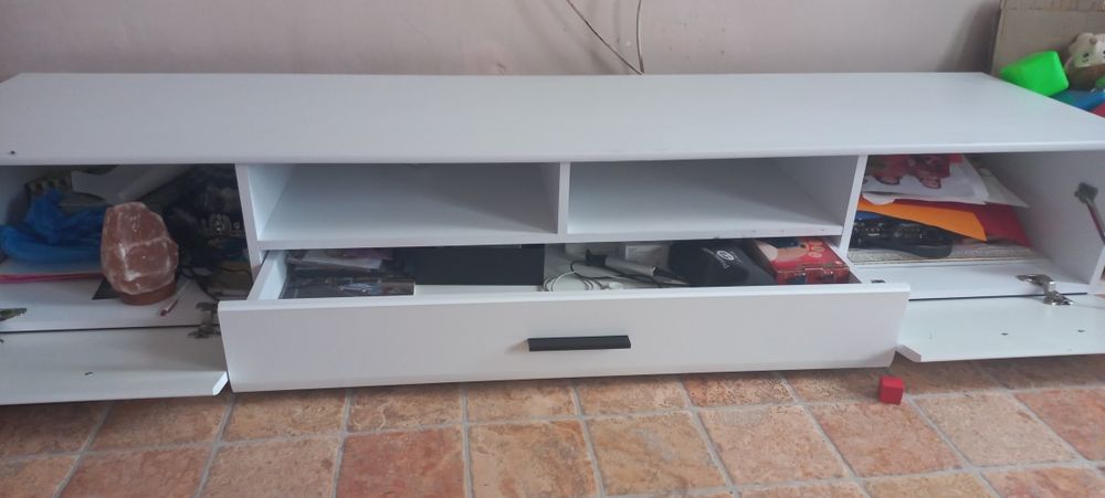 Продам тумбу под ТВ