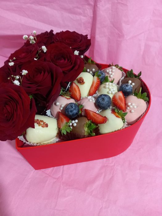 Букеты,  клубника в шоколаде
