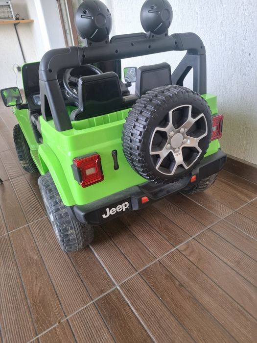 Mașinuța jeep rubicon
