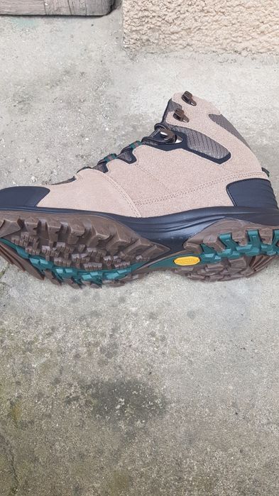 Нови туристически обувки Hikeup