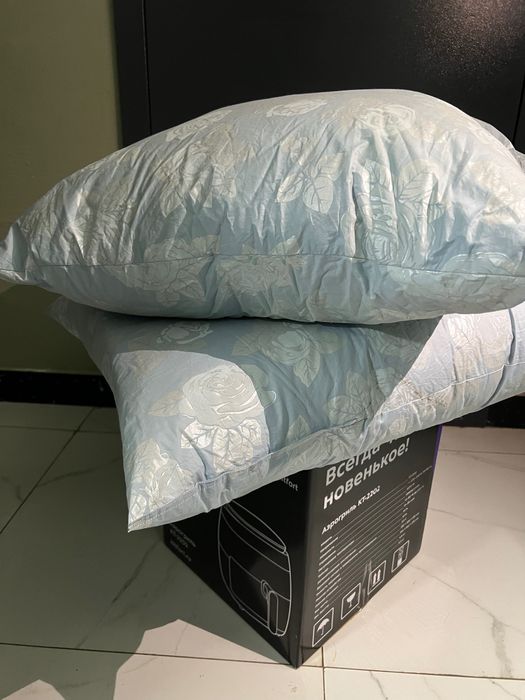 Подушки пуховые б/у