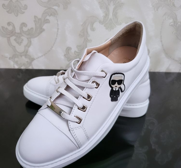 Туфли и кроссовки