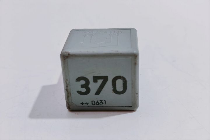 Releu 370 8D0951253 Volkswagen VW Passat B5.5 (facelift)