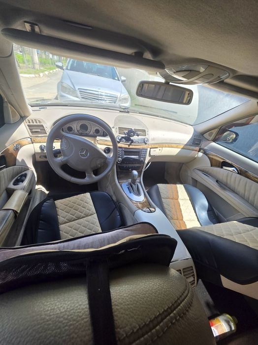 Mercedes benz E270 w211