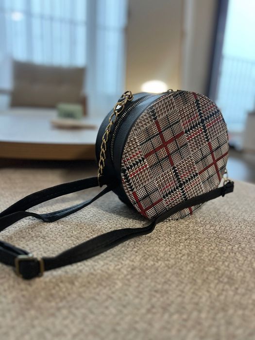 Кръгла дамска чанта