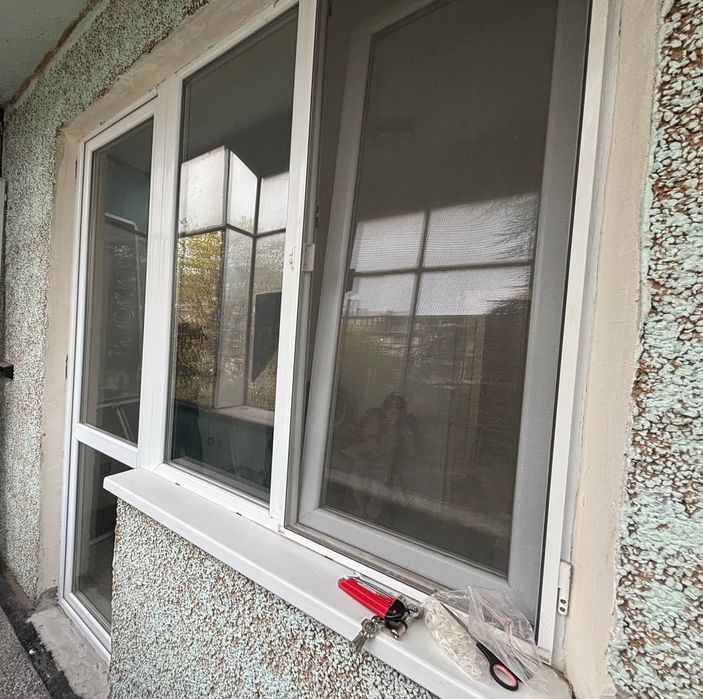 Дограма PVC с вратопрозорец подсрък комарник за прозореца