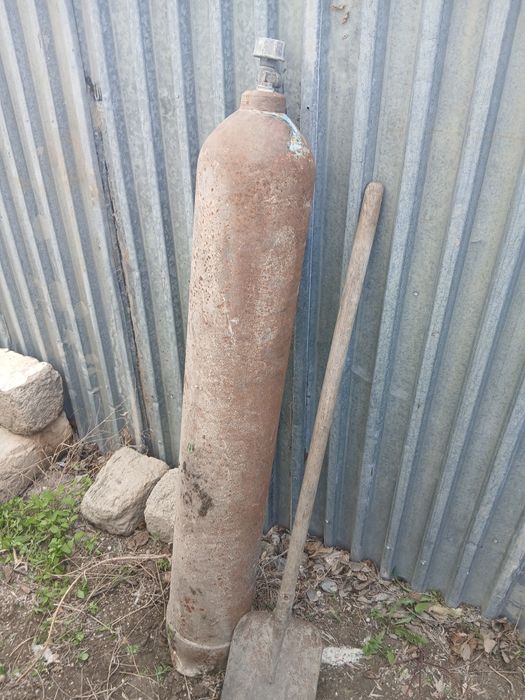 Продаю газ балон