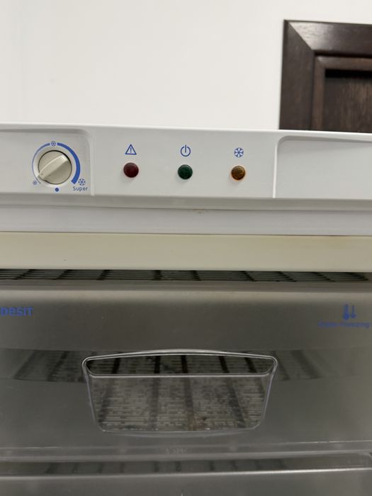 Lada frigorifica verticala INDESIT