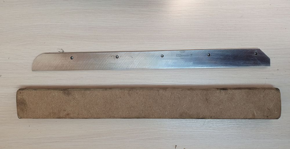 Нож на гильотину. Ideal 4200/4305.