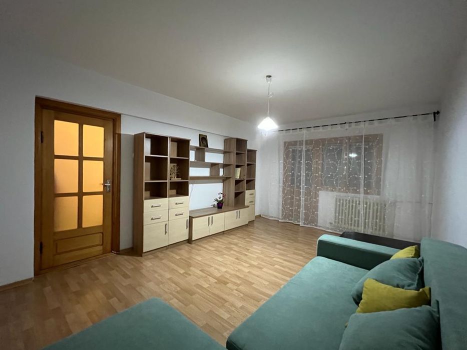 Inchriez apartament 3 camere