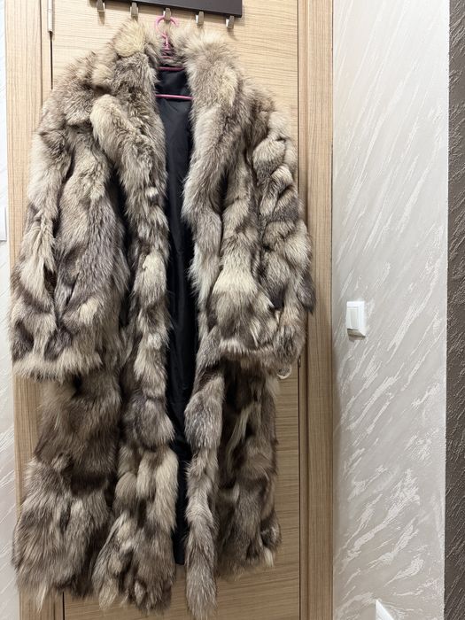 Елегантно кожено палто от сребърна лисица