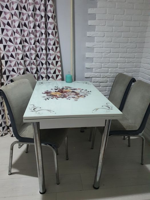 Продам Стол и 4 стулья