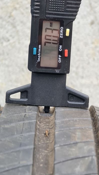 Vând două anvelope de vara michelin primacy 215 65 17 dot 0518