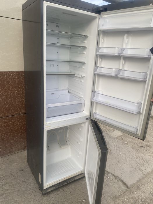 Холодильник Samsung