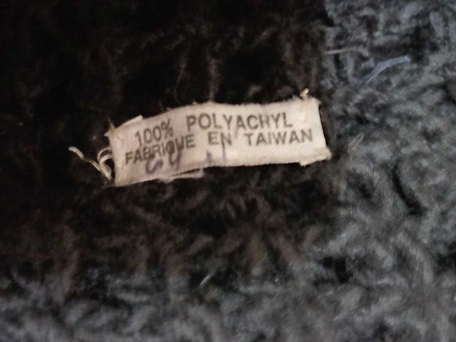 Шапка в черно , с щраусови пера