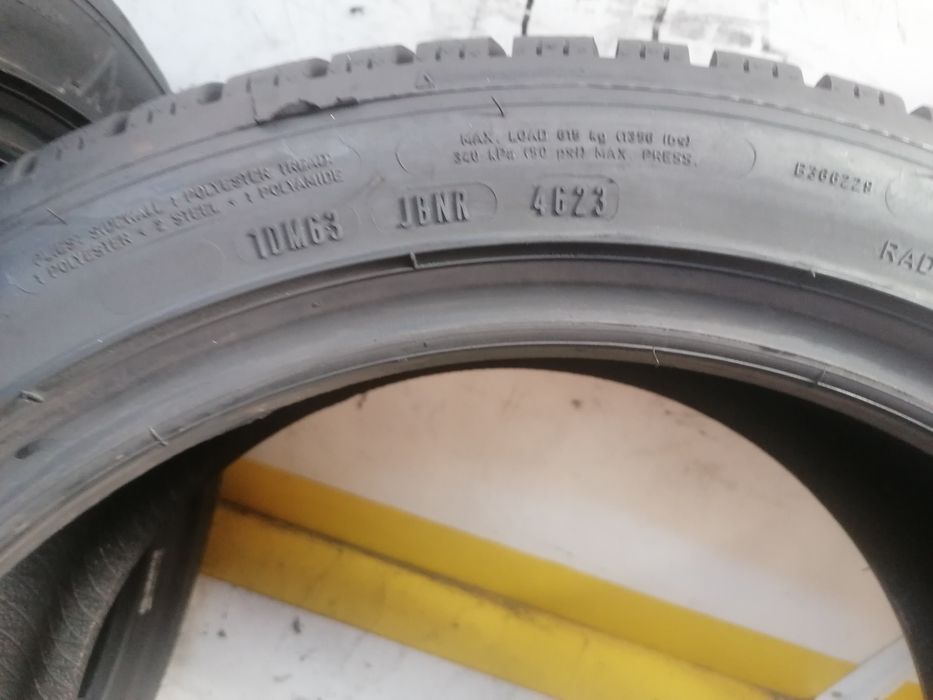215/45/17  4* Dunlop noi 91v dot 4623    8,,85mm