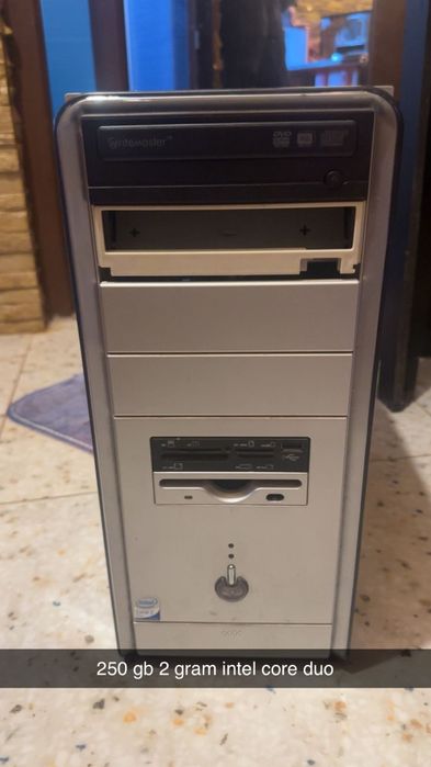 Vând 2 calculatoare in stare buna de funcționare