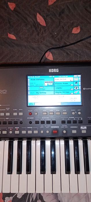Продавам Korg pa 600