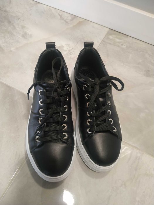 Дизайнерски дамски кецове Nine West. Намалена цена само 79.00 лв.