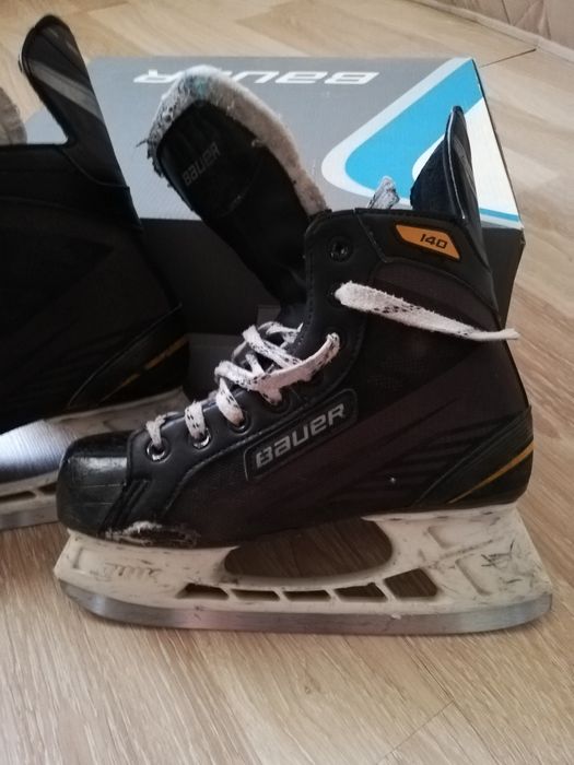Коньки хоккейные профессиональные