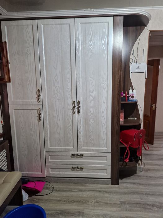 Продам прихожую б/у