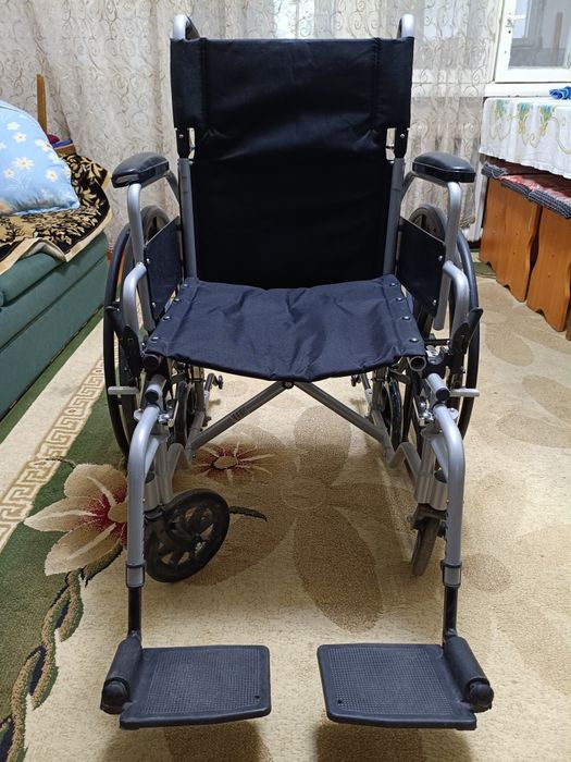 Продам инвалидную коляску
