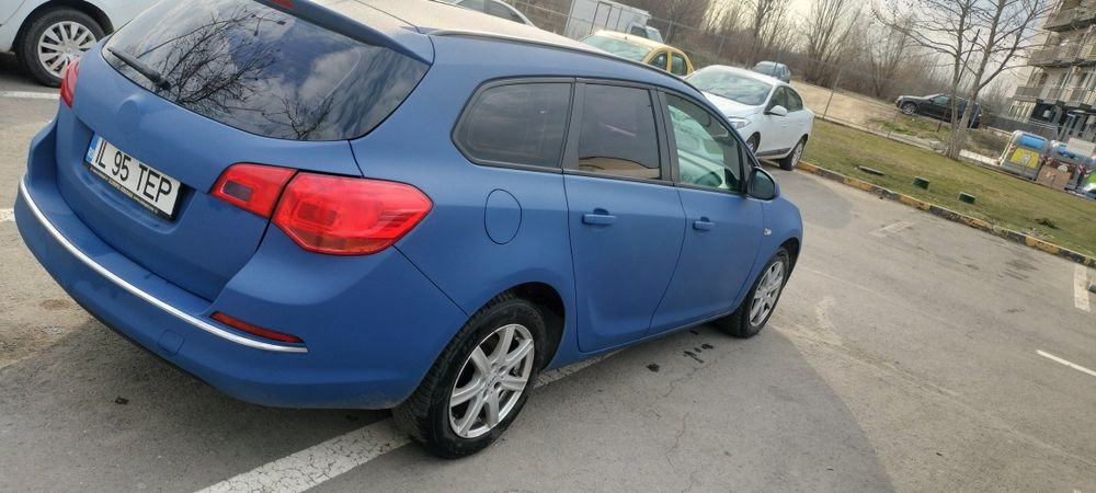 Vand opel astra j cu mici probleme