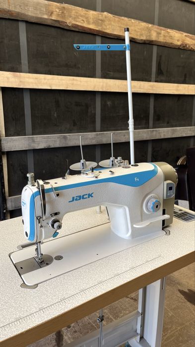 Швейная машинка JACK F4