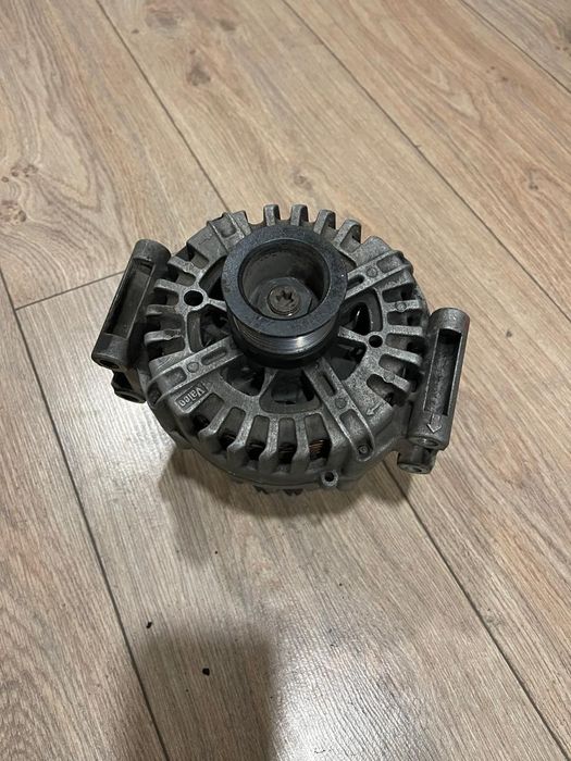 Продам генератор на Мерседес (оригинал)