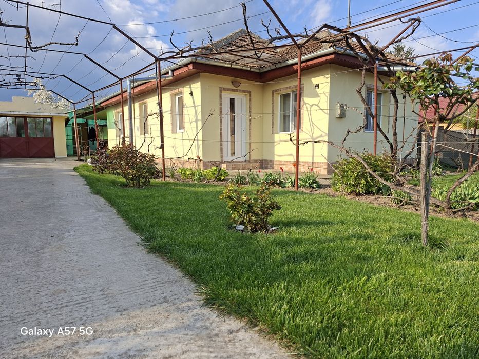 Casă 4 camere  Teren  1000mp Gradistea llfov