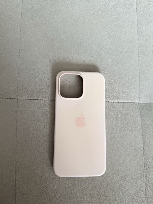 Срочно продаю оригинал чехол iphone 15 pro max