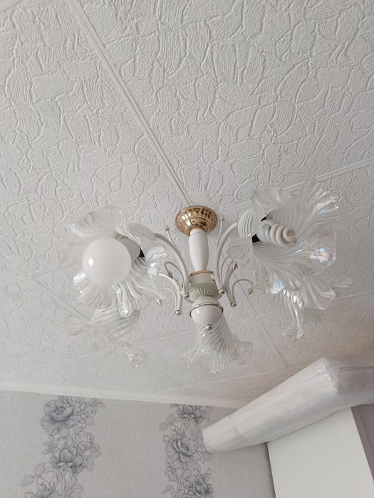 Продам   люстры.