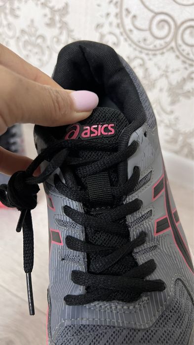 Продам кроссовки