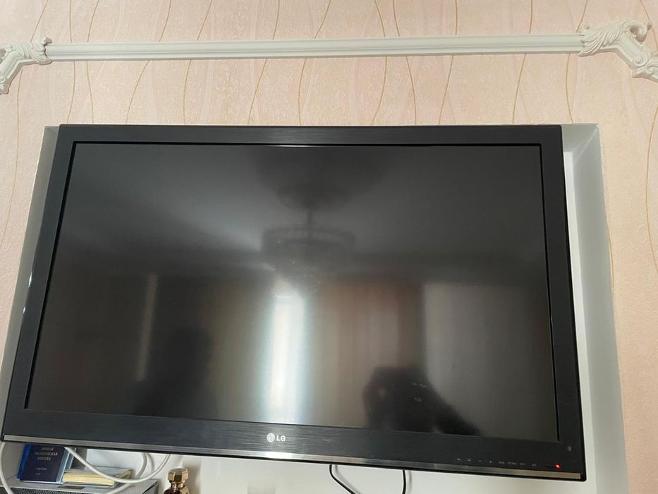 Телевизор черный LG