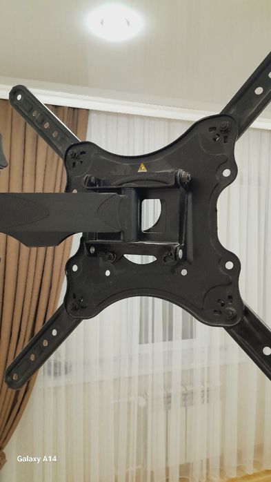 Кронштейн на телевизор