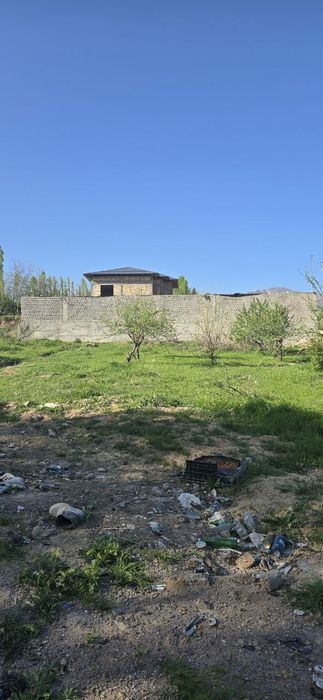 Бу́стонлик тумани Октош махаллада 12 сотик ер участкаси сотилади