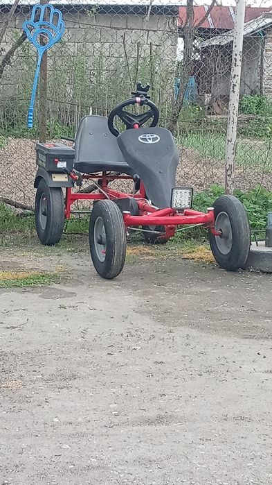 Vând Kart cu pedale