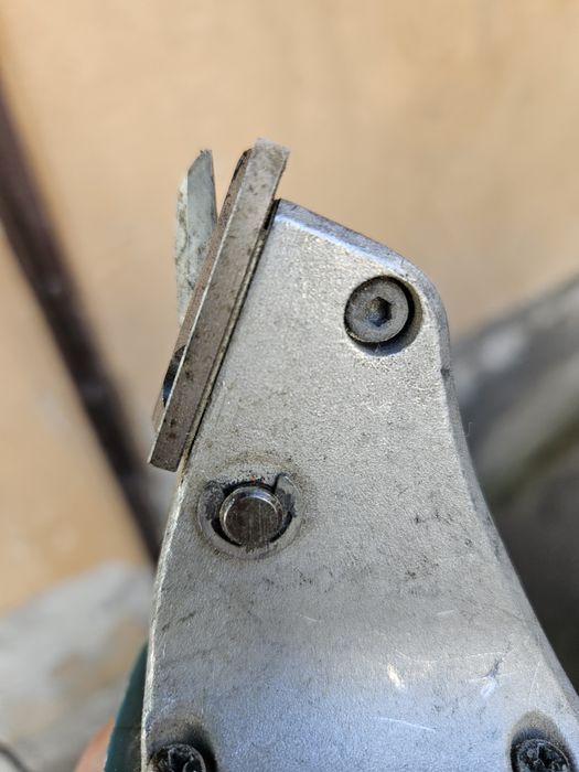 Foarfeca de taiat tabla makita js1670