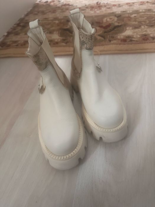 Челси ботинки өте жақсы жағдайда